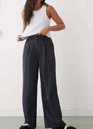 Черные женские брюки wide leg в полоску
