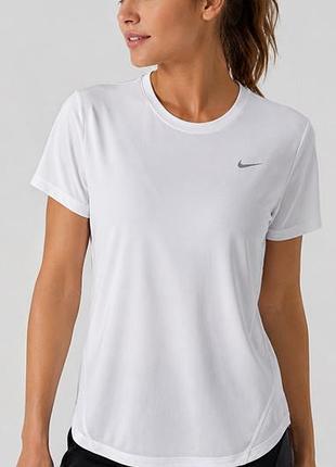 Футболка спортивна жіноча nike бігова