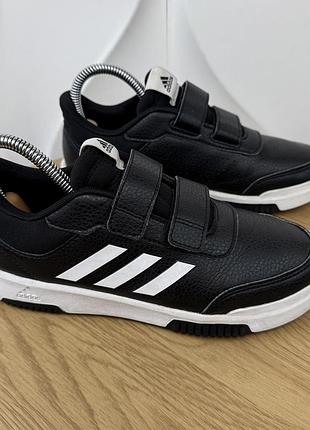 Оригінальні кросівки adidas