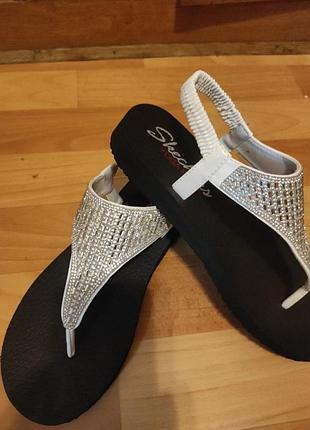 Сандалии женские р. 39 skechers yoga foam серебристо блестящие