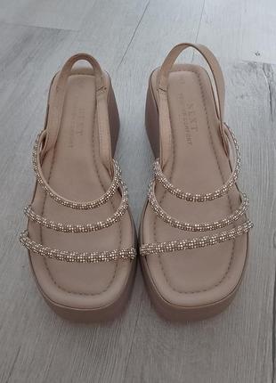 Новые женские босоножки