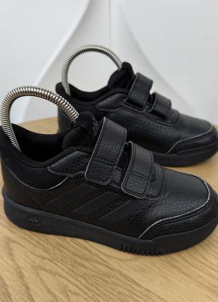Оригінальні дитячі кросівки adidas
