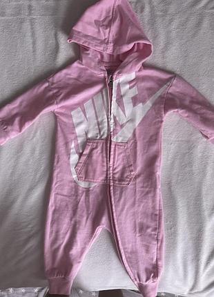 Дитячий комбінезон nike, 9 місяців (68–74 см)  продам стильний фірмовий комбінезон nike ніжно-рожевого кольору з капюшоном. розмір 9m (68–74 см)