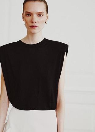 Базова футболка zara з підплечниками топ zara блуза