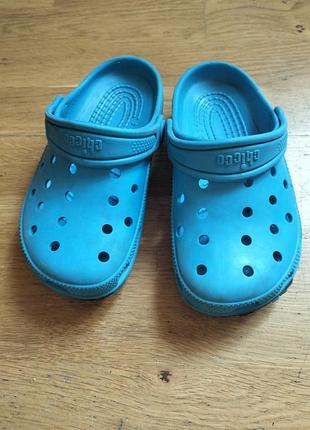 Яркие синие кроксы фирмы chicco. стелька 15,5см. 26р.