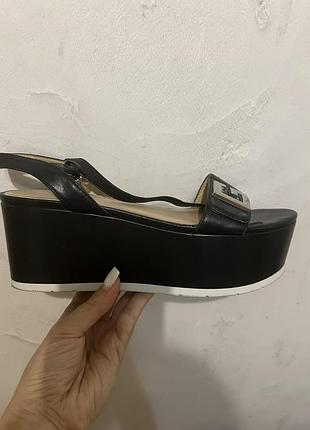 Босоніжки guess