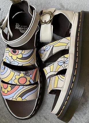 Сандалі dr. martens