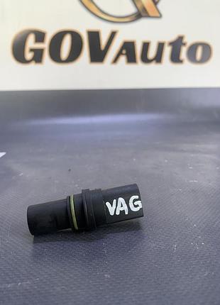 Датчик колінвала vag 06h906433