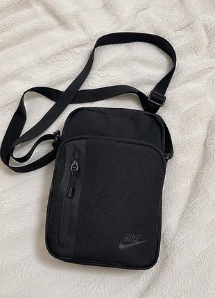 Твій вуличний стиль та комфорт: оригінальний чорний месенджер nike tech small items ⚡️