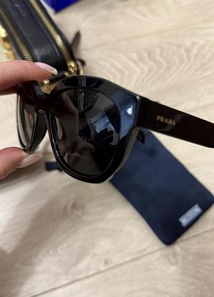 Жіночі окуляри prada