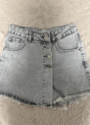 Серые юбка-шорты, размер 34 (s). надевала пару раз, состояние отличное. дополнительные фото и замеры отправлю.