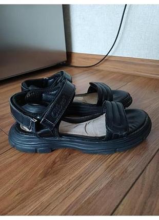 Удобные босоножки