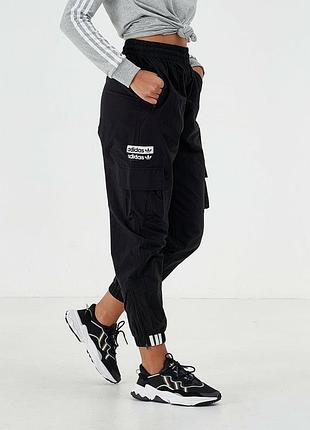 Спортивні нейлонові штани adidas cargo розмір s