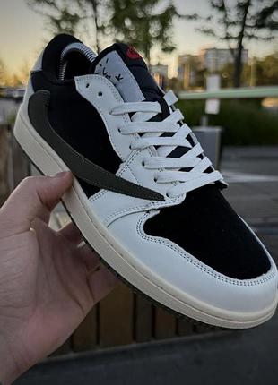 Чоловічі шкіряні кросівки nike air jordan x travis scott, стильні молодіжні кроси, чоловічі модні кеди найк 43