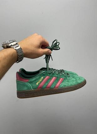Чоловічі зелені кросівки adidas handball spezial collegiate green burgundy х адідас 40