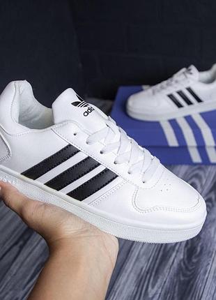 Adidas жіночі кросівки білі з чорними смужками 39 (25 см) — стильне спортивне взуття 36