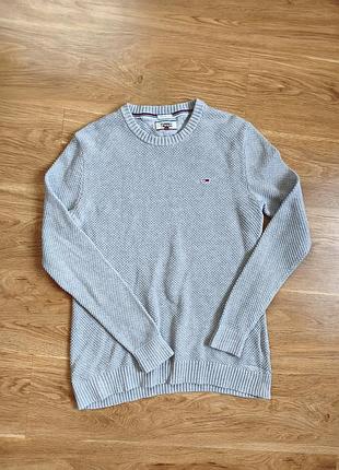 Свитер от бренда tommy hilfiger