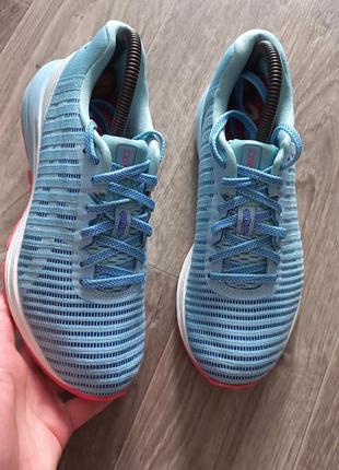 Женские кроссовки asics