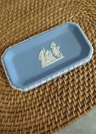 Тарілочку для дрібниць.
wedgwood
 яшма
