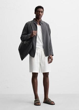 Regular fit колір: білий шорти зі 100% льону з еластичним поясом і шнурками для регулювання.