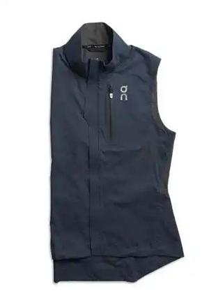 Шикарний спортивний жилет для бігу on running weather-vest.