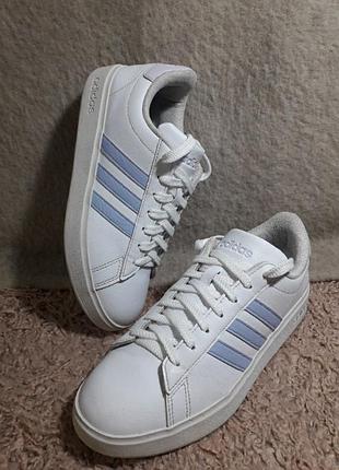 Белоснежные кроссовочки adidas, 39 размер
