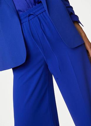 Эффектные широкие брюки брюки брюки со стрелками цвета electric blue р.16