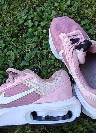 Розовые кроссовки nike air max intrlk lite для девочек с видимой вставкой air в подошве