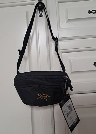 Сумка-бананка-органайзер в чорному кольорі від arcteryx