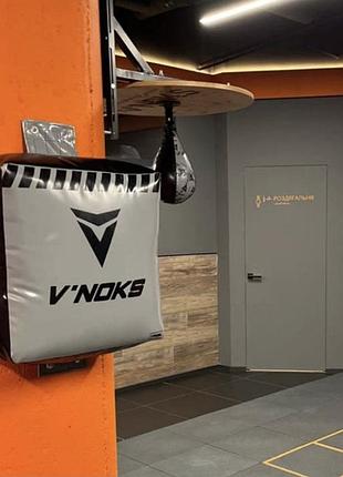 Подушка настінна бокс v`noks gel плоска для відпрацювання ударів боксерська маківара на стіну сіра pvc