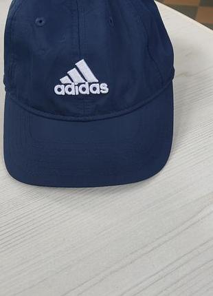 Дитяча бейсболка від бренду adidas