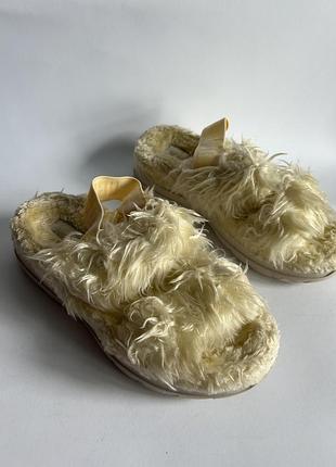 Жіночі босоніжки від ugg