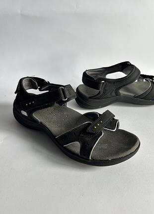 Жіночі шкіряні босоніжки від clark’s