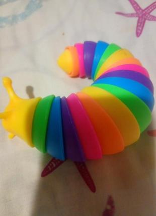 Игрушка яркая