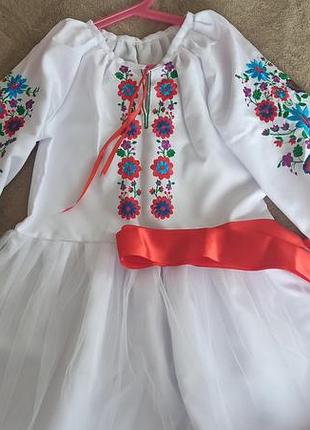 Платье вышито для девочки 7-8 лет,.