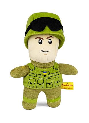 Мягкая игрушка солдат всу 25 см для подарка и коллекции зеленый kidsqo mc-5749