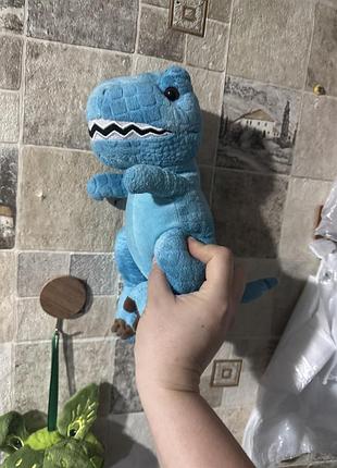 Плюшеву іграшку блакитного тиранозавра (t-rex) від бренду card factory із серії with snuggles