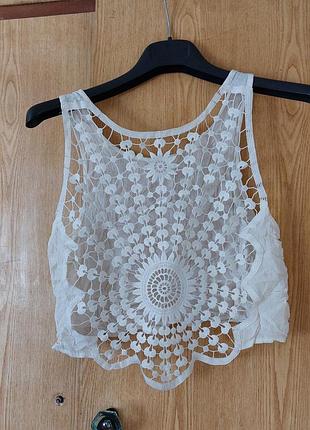 Белый топик с кружевной спинкой, белая короткая маечка с прозрачной спиной, s/m.