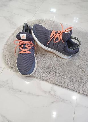 Жіночі кросівки від бренду adidas. оригінал. р. 40, устілка 26 см.