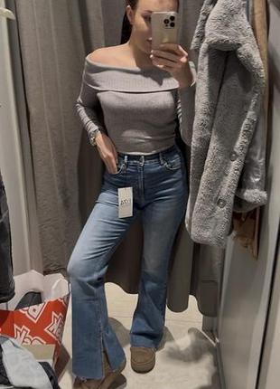 Светр з відкритими плечима в рубчик stradivarius
