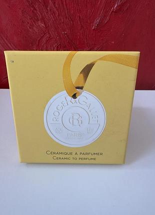 Roger&gallet медальйон керамічний для ароматизації місця  приміщення кімнат кабінетів