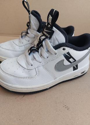 Дітячі. оригінальні. шкіряні кросівки nike force. розмір 27 устілка 17см