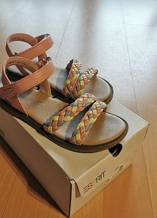 Детские босоножки для девочки
фирма: esprit
р: 27