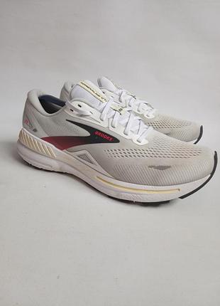 Кроссовки brooks
