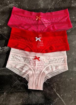 Кружевные бразилианы, от бренда victoria’s secret. оригинал. в сердечко. 3 шт