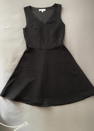 Чорна фактурна сукня s-m силуету fit-and-flare