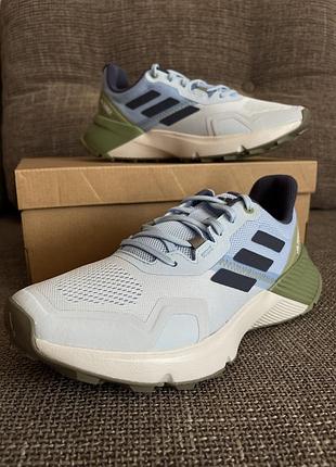 Жіночі трейлові кросівки adidas