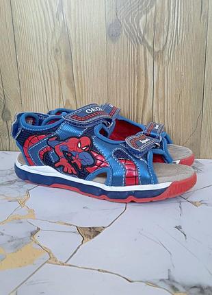 Зручні дитячі босоніжки geox на липучках, сандалі marvel spiderman, літо, р. 33