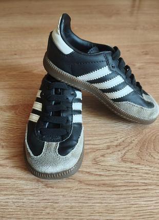 Дитячі кросівки adidas samba. розмір 24. устілка  15,5 см
