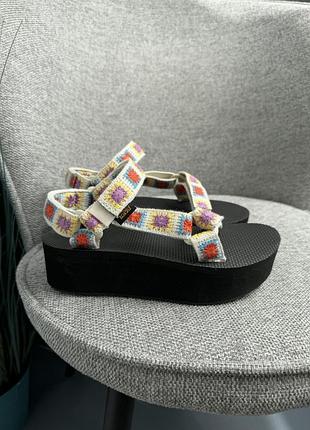 Teva flatform universal crochet із в'язаними ремінцями